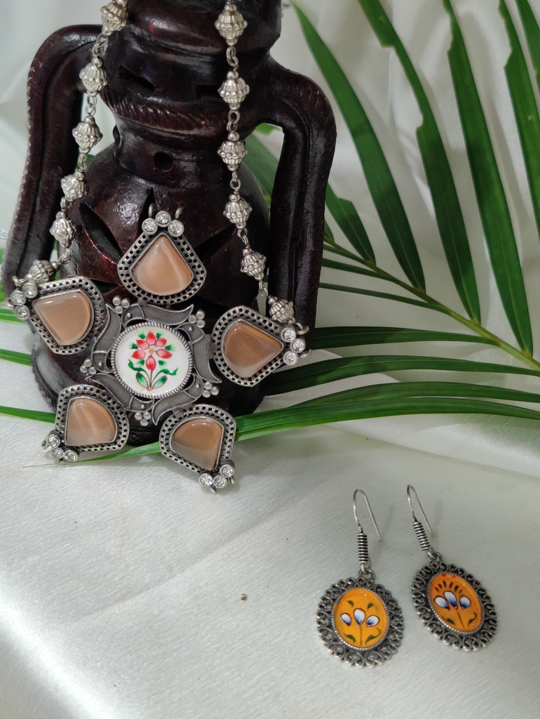 ||NAVODYA || Silver Look Alike Necklace