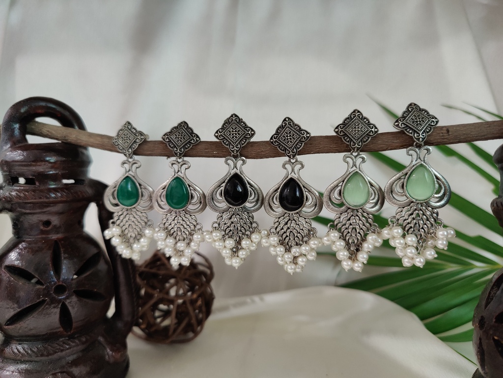 || AASHANI || Silver Look Alike Earring