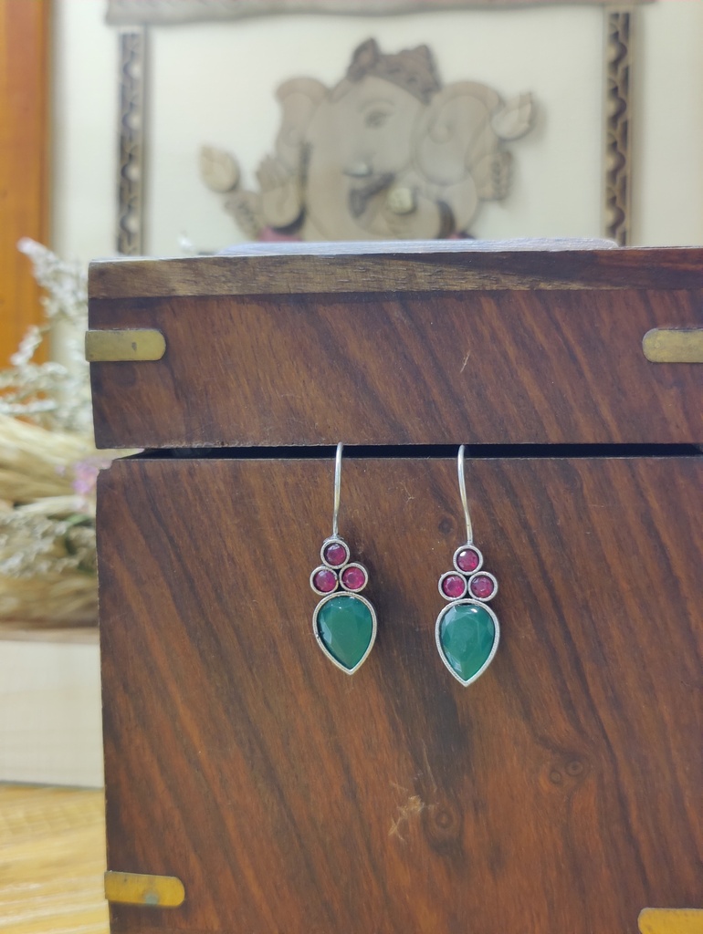 || AASHNI || Silver Look Alike Earring