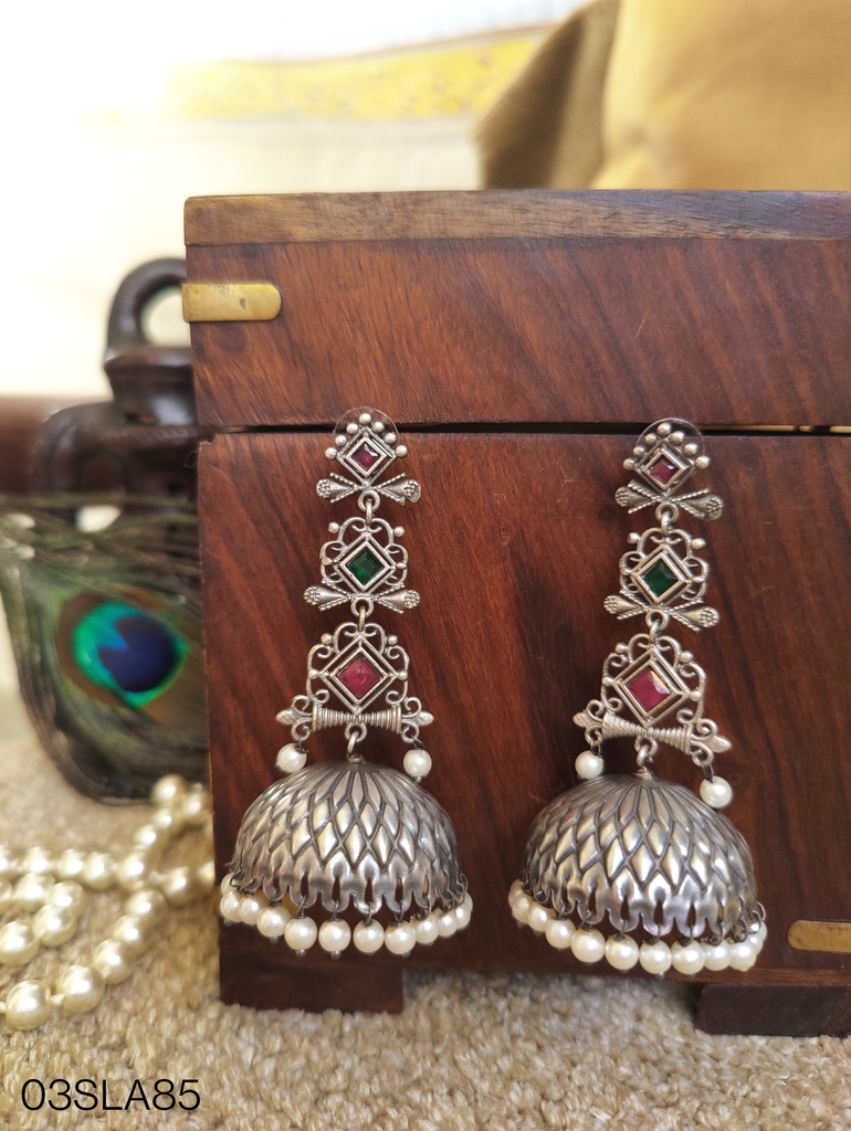 || AGIRA || Silver Look Alike Earring