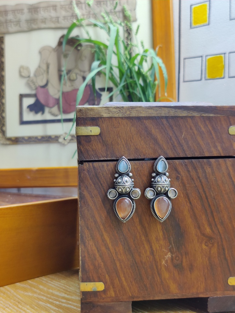 || UCITA || Silver Look Alike Earring
