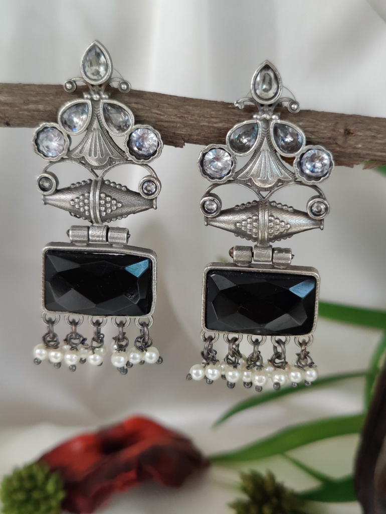 || UDAYA || Silver Look Alike Earring