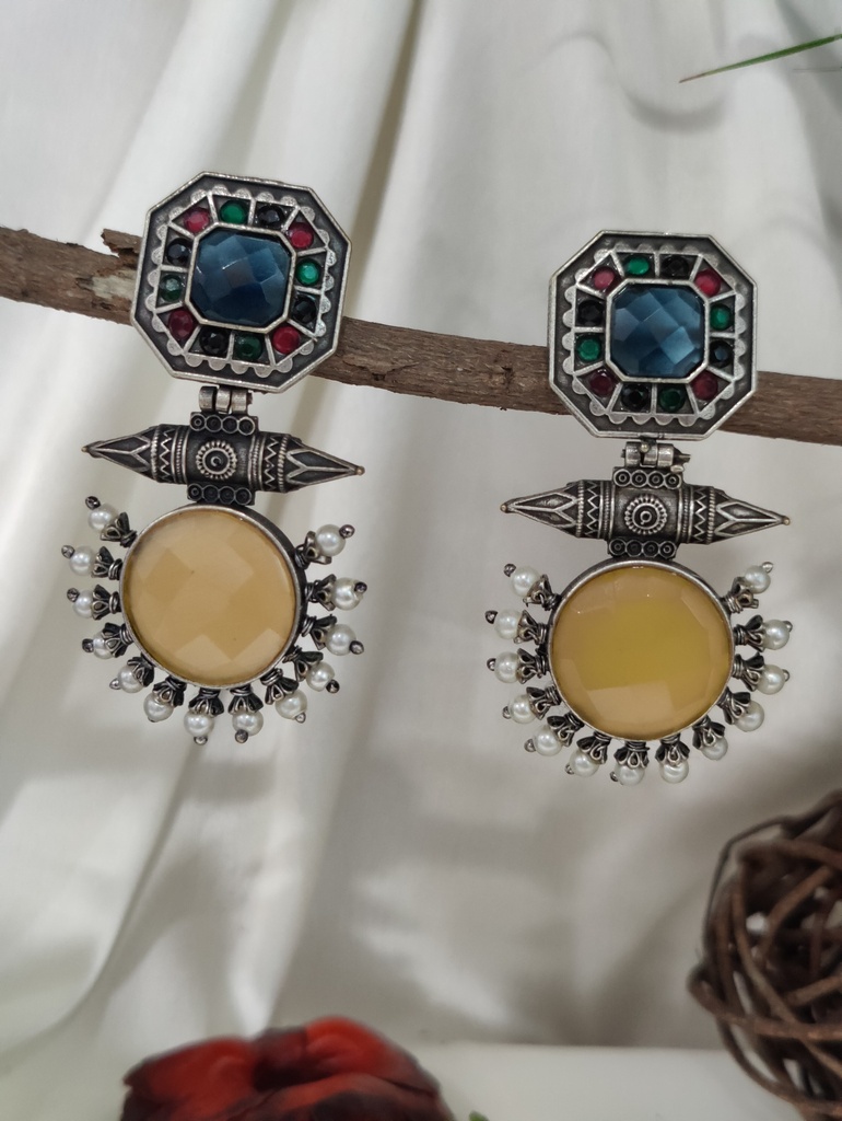 || UTAMA || Silver Look Alike Earring