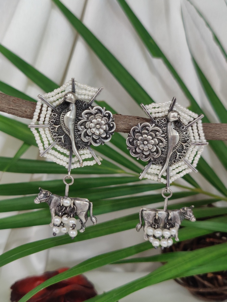 || UKTHA || Silver Look Alike Earring