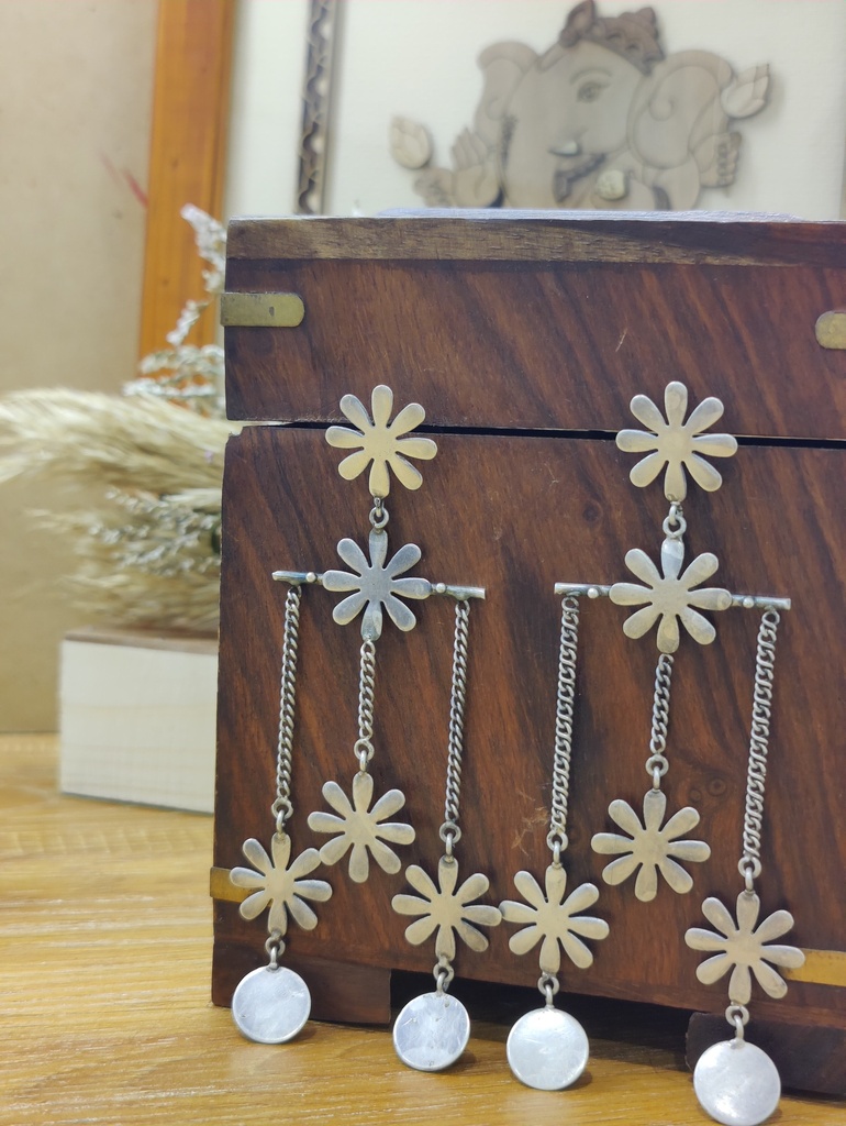 || ANGIKA || Silver Look Alike earring
