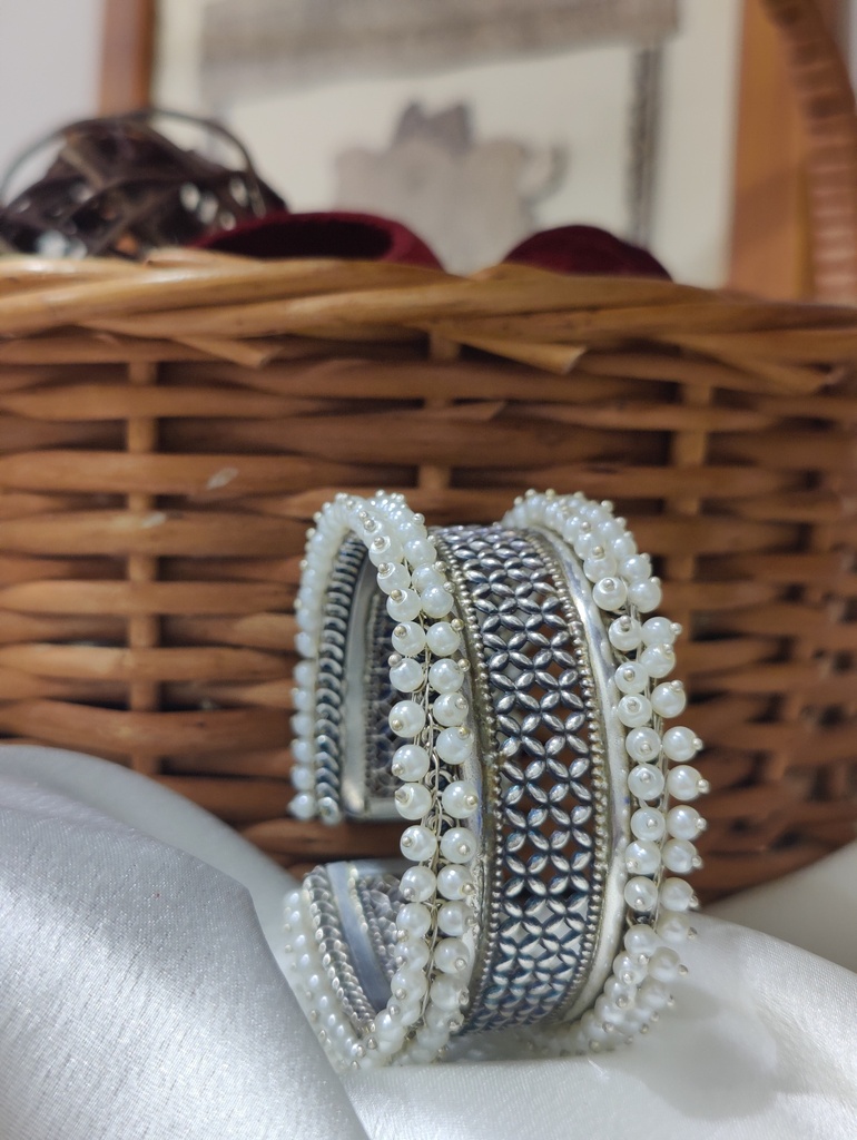 || KANIK || Silver Look Alike Kada