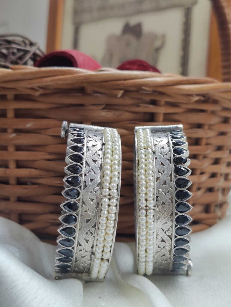 || KANKSI || Silver Look Alike Kada