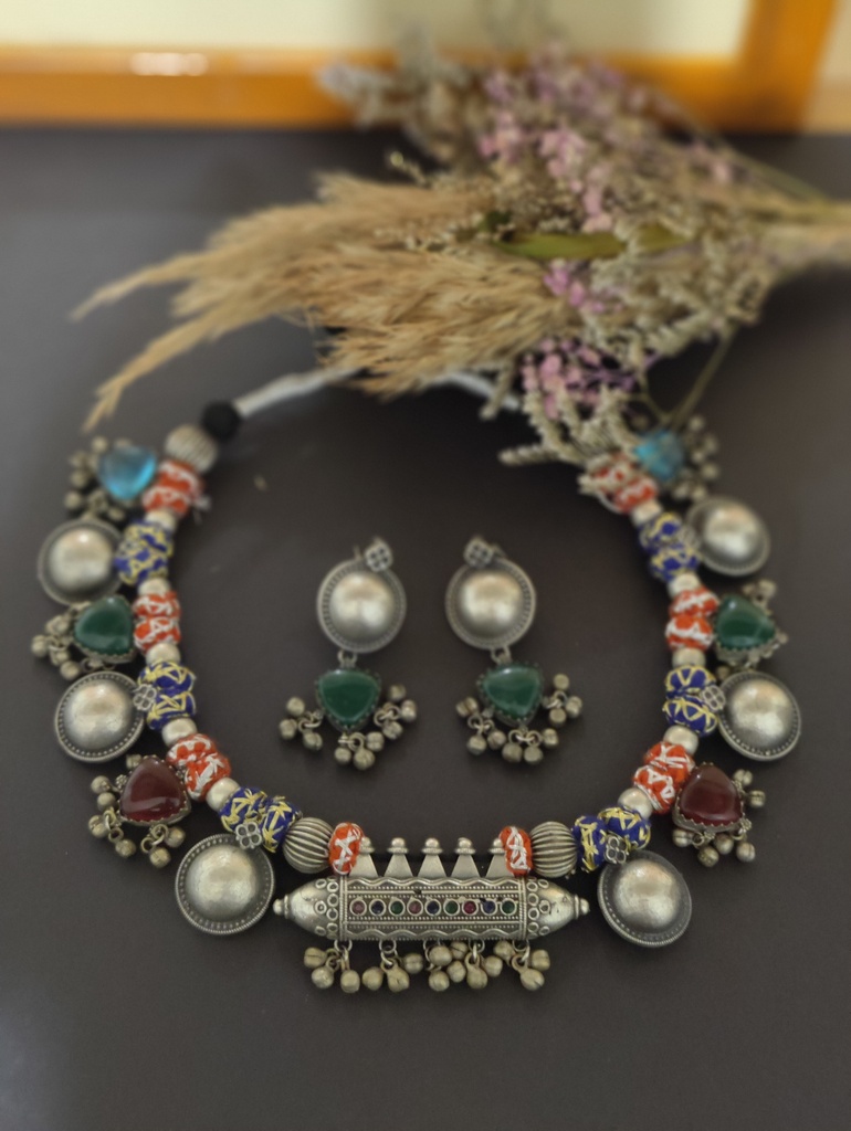 || NANDAKA || Silver Look Alike Necklace