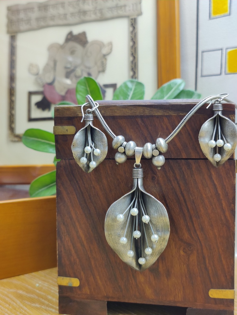|| NEHAL || Silver Look Alike Necklace