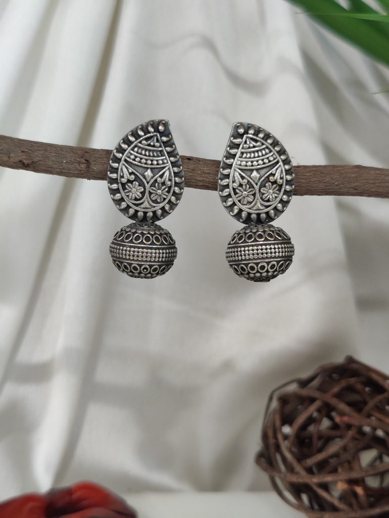 || UTKANI || Silver look Alike Earring