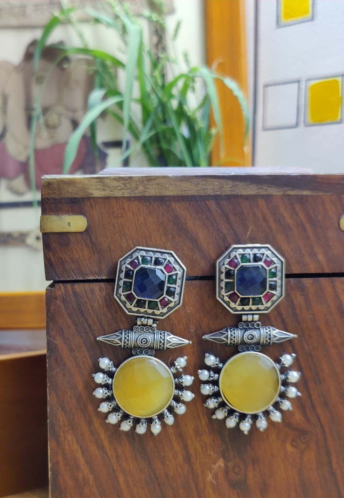 || UTAMA || Silver Look Alike Earring