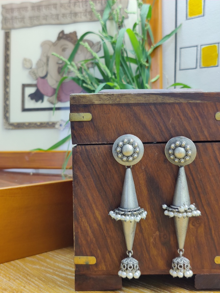|| LILA || Silver Look Alike Earring