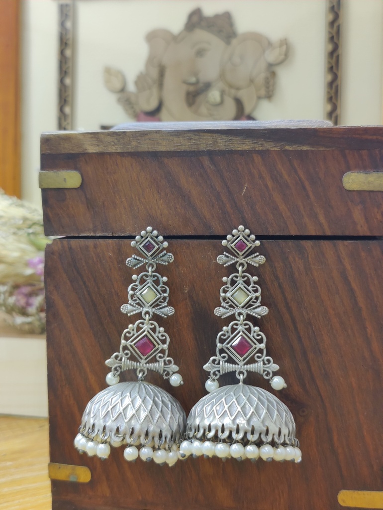 || AGIRA || Silver Look Alike Earring