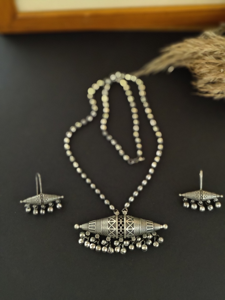 || NIKHAR || Silver Look Alike Necklace