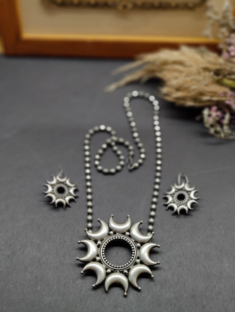 || NIPUNA || Silver Look Alike Necklace