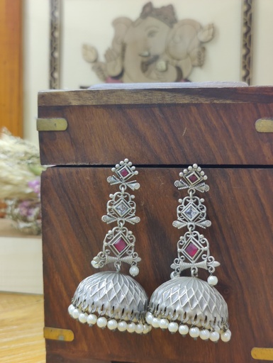 || AGIRA || Silver Look Alike Earring