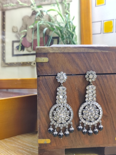 [ESLA-PLN-0040] || AARTI || Silver Look Alike Earring