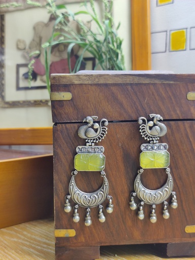 [ESLA-Y-0048] || UTTAMA || Silver Look Alike Earring