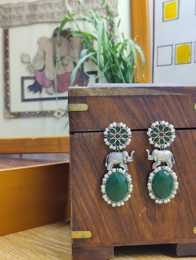 [ESLA-G-0051] || ULKA ||  Silver Look Alike Earring
