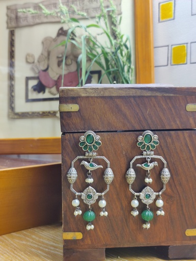 [ESLA_G_0053] || URVI || Silver Look Alike Earring