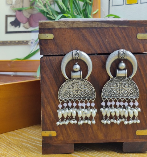 [ESLA_P_0068] || UJITI || Silver Look Alike Earring
