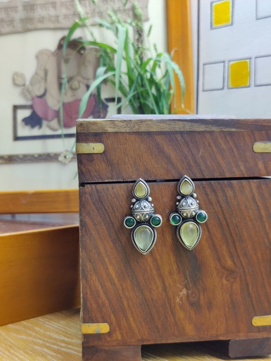 || UCITA || Silver Look Alike Earring