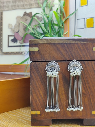 [ESLA_P_0075] || UDYANA || Silver Look Alike Earring