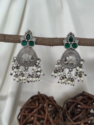 [ESLA_G_0078] || LATA || Silver Look Alike Earring