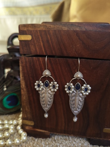 [ESLA_P_0087] || LAVNYA || Silver Look Alike Earring