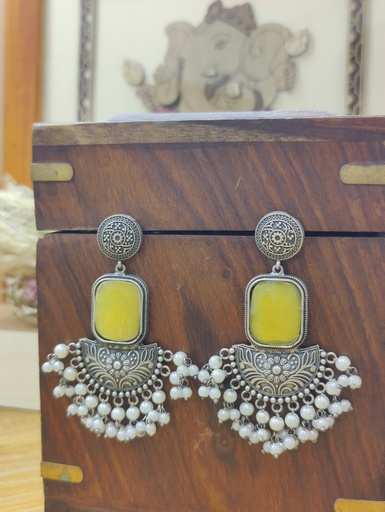 || AJARA || Silver Look Alike Earring