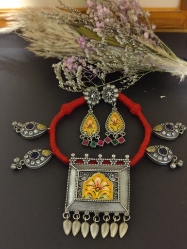 || NAVISHA || Silver Look Alike Necklace