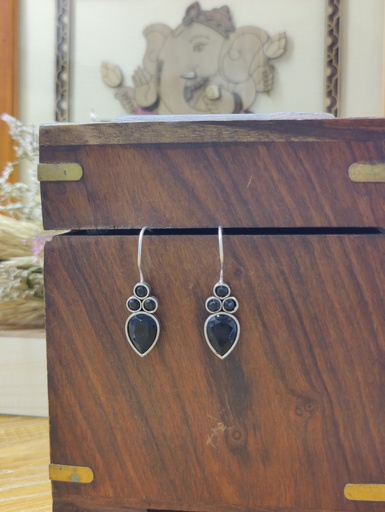 || AASHNI || Silver Look Alike Earring