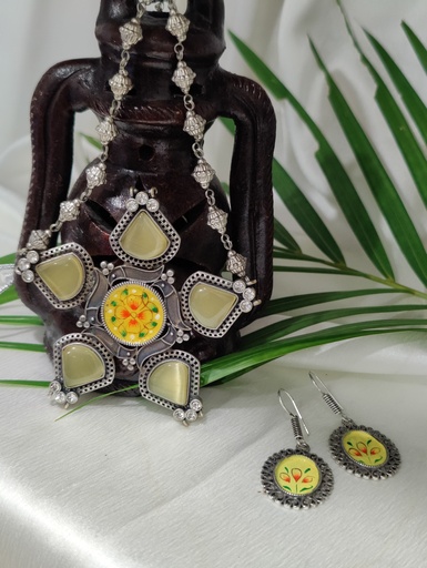||NAVODYA || Silver Look Alike Necklace